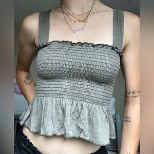 Comfy Cropped Urban Outfitters Top Army Green